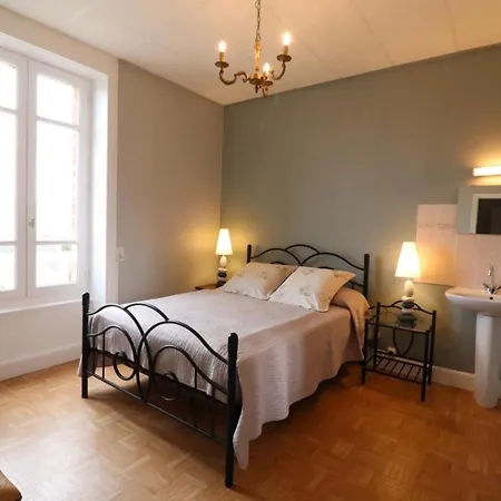 Maison Renovee A Saint-cernin, 4 Chambres, Terrasse, Garage, Proche Volcans Auvergne - Fr-1-742-239 *